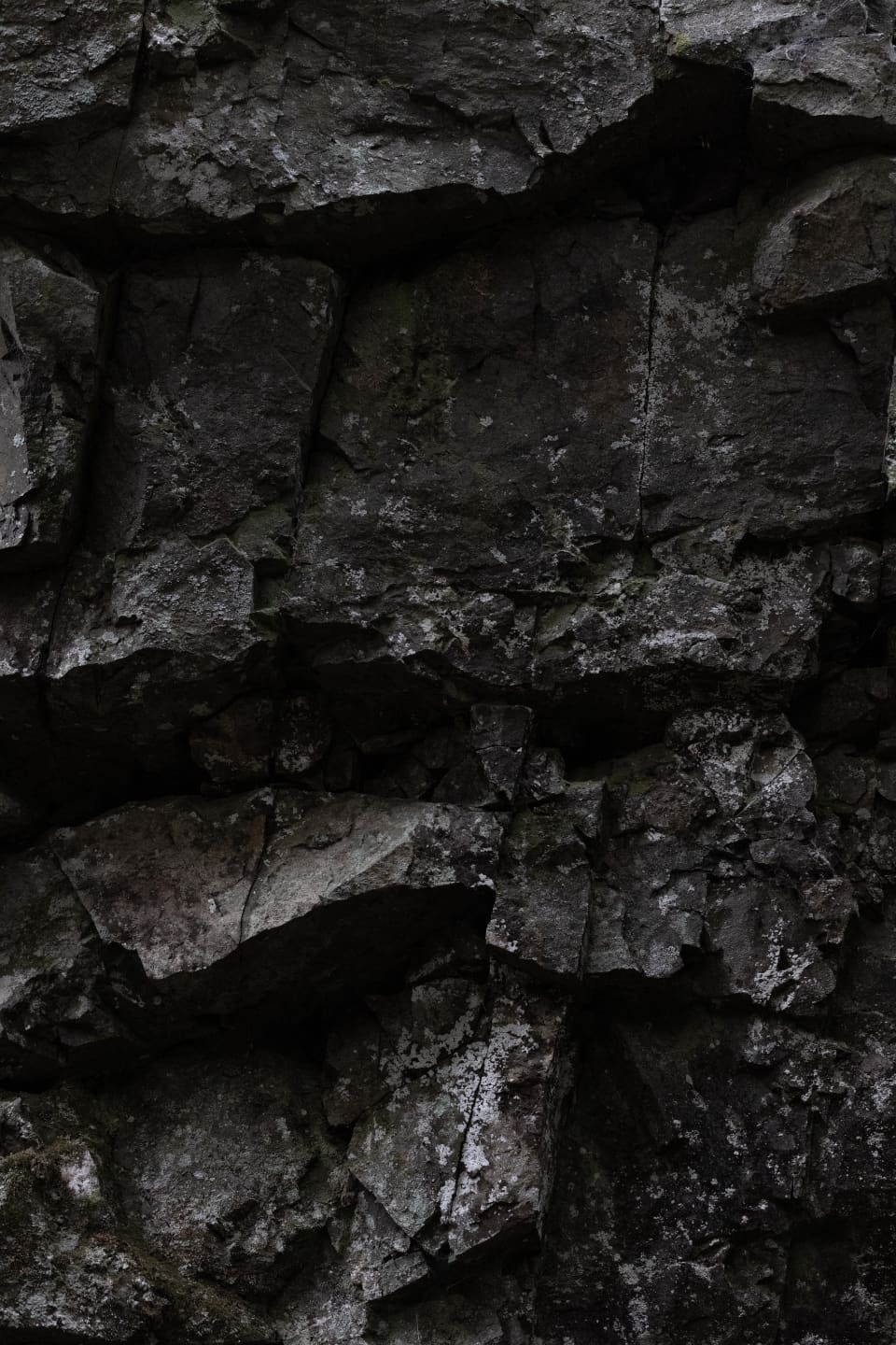 Tumma kalliopinta